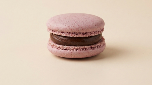 Joghurette-Style Macaron – Erfrischend & Erdbeer-Schokoladig
